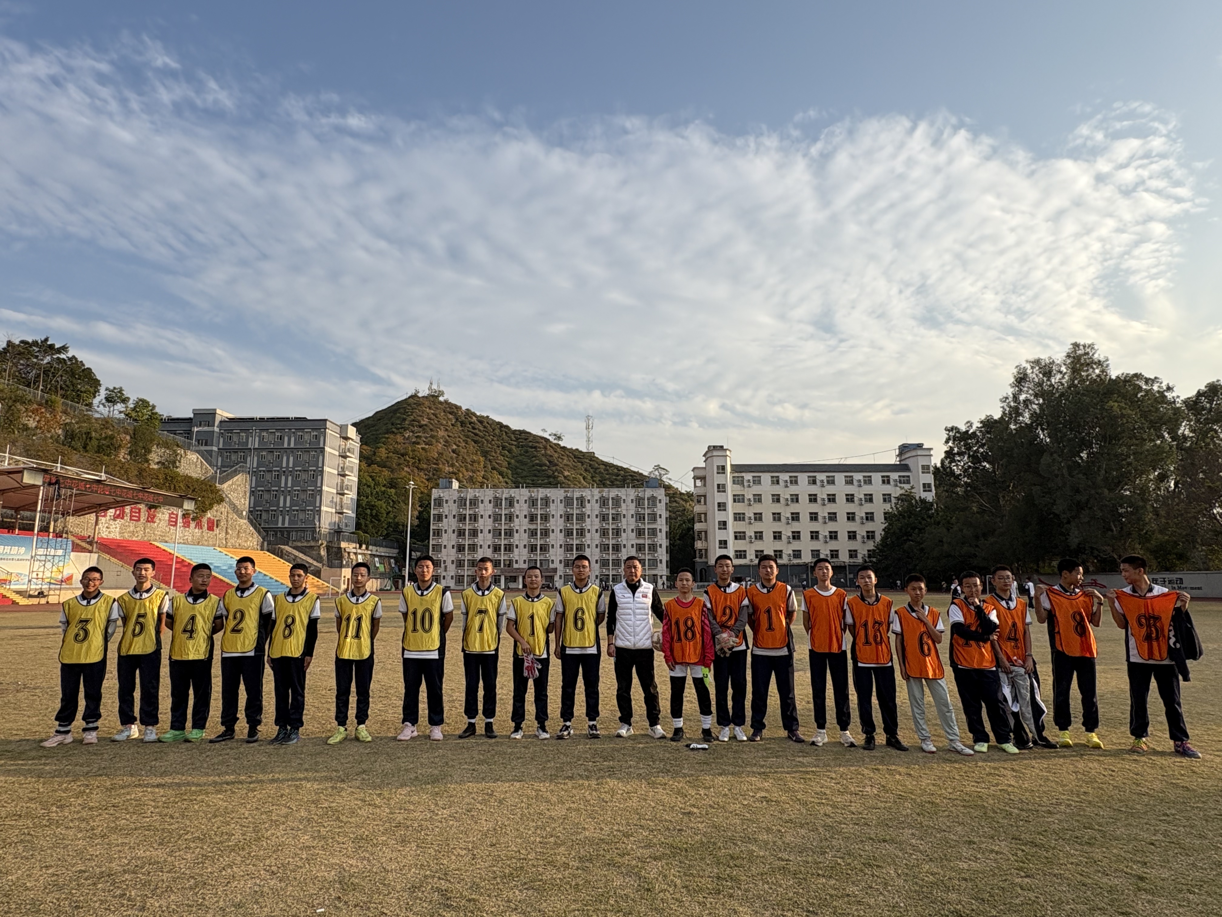 绿茵接力英雄城，阳光体育育新人——市七中初中部阳光体育·校园足球赛火热开启